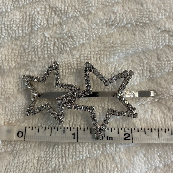 NWOT Pair of Crystal Embellished Star Shaped Hair Bobby’s. - Picture 4 of 4